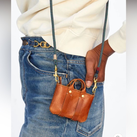 Clare V. Trop Bébé - Picture 3 of 6